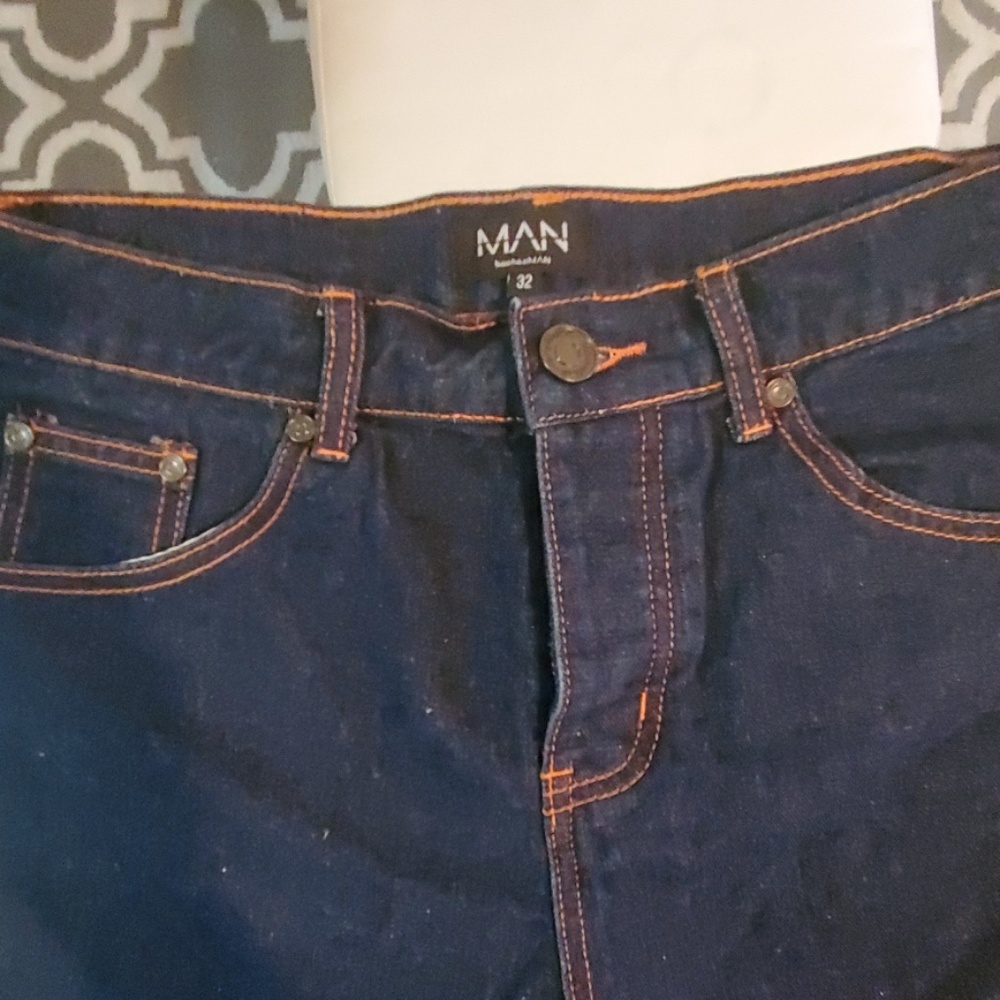 Shorts - Picture 2 of 3